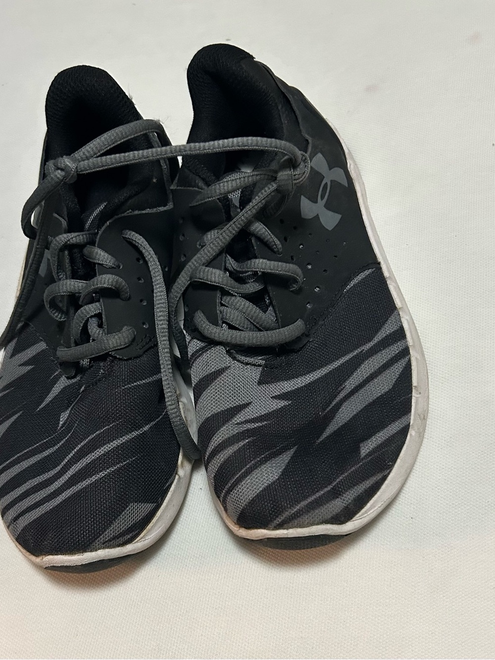 Under Armour Kids Black and Gray Patterned Sneakers